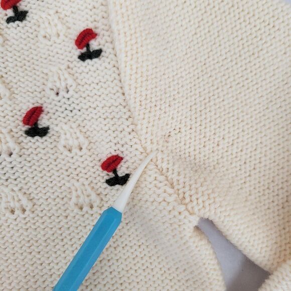 Giesswein Vintage Austria Wool Cream Cardigan with Red Green Floral Embroidery - Picture 7 of 11